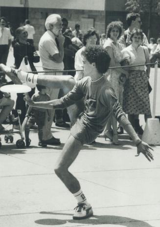 Dazzling display! Gary Auerbach, 17, showed onlookers at Nathan Phillips Square yesterday some of the stuff that earned him and his partner third plac(...)