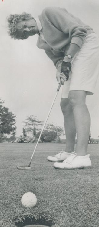 Kay Helleur putts out at Whitevale Golf Club on her way to the Toronto and district women's golf championship yesterday