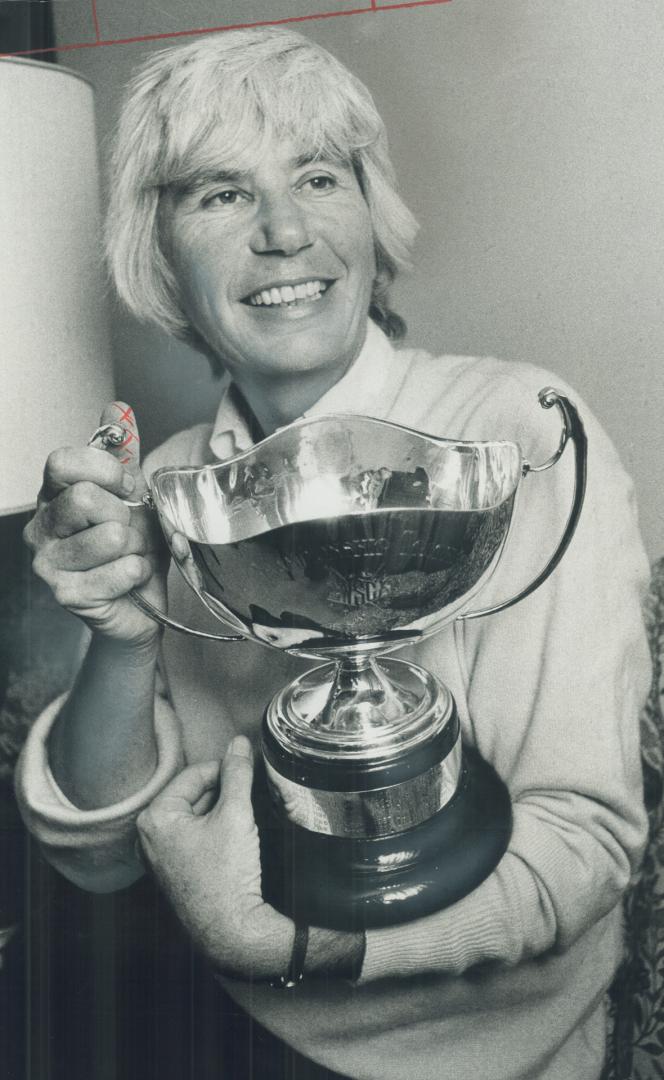 Mrs. Robert Lyle of Montreal Kanawaki successfully defended Canadian Women's Senior Golf Association title yesterday at Toronto Golf Club with 85-86-171
