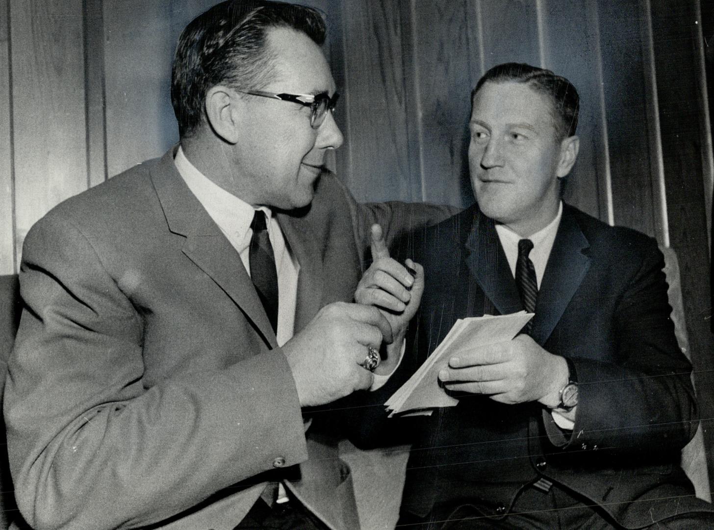 A new play for argos to try. varsity football coach Dalt White (right) diagrams play for Argonaut's mentor Bob Shaw during Scarboro Rams' annual banqu(...)