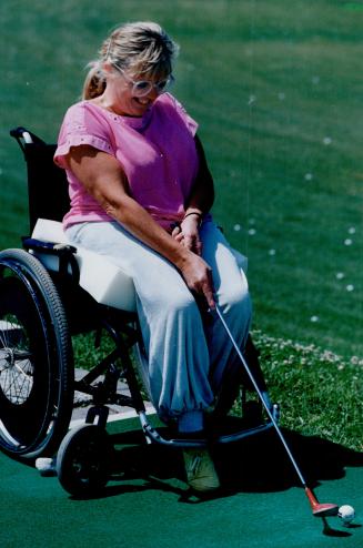 Teeing off for equality. Pamela Caine-Stokes addresses the ball at the PGA Family Golf Centre in Oakville in a new program which proves that the game (...)