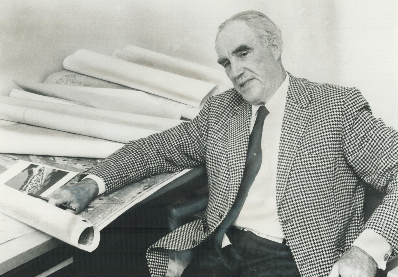 Robbie Robinson, one of Canada's foremost golf course designers, says a good layout is one which challenges the golfer's ego the minute he steps on th(...)