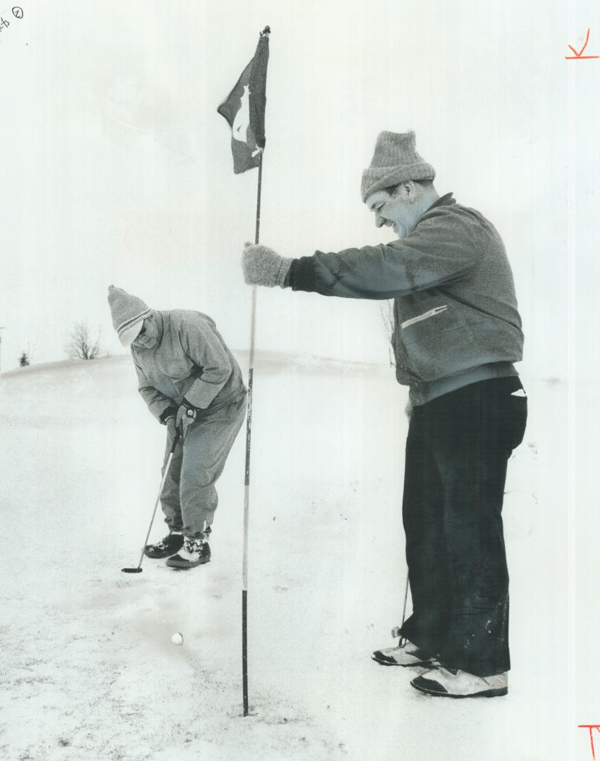 Some golfers just don't know when to stop, including 90 players in annual Boxing Day golf tournament sponsored by the Burlington Springs Golf Club. Ge(...)