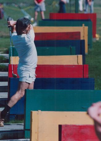 Basking in the sun during one of the first few warm days of spring, Sheldon Firlotte prepares for a golf-filled summer by practising his swing at the (...)