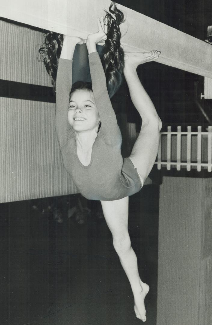 Things are looking up, The Winstonette Gymnastic Club put on a demonstration last night in Sherway Gardens, with 9-year-old Diane Dewhurst showing her(...)