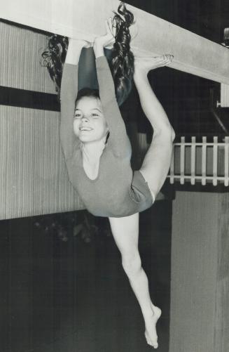 Things are looking up, The Winstonette Gymnastic Club put on a demonstration last night in Sherway Gardens, with 9-year-old Diane Dewhurst showing her(...)