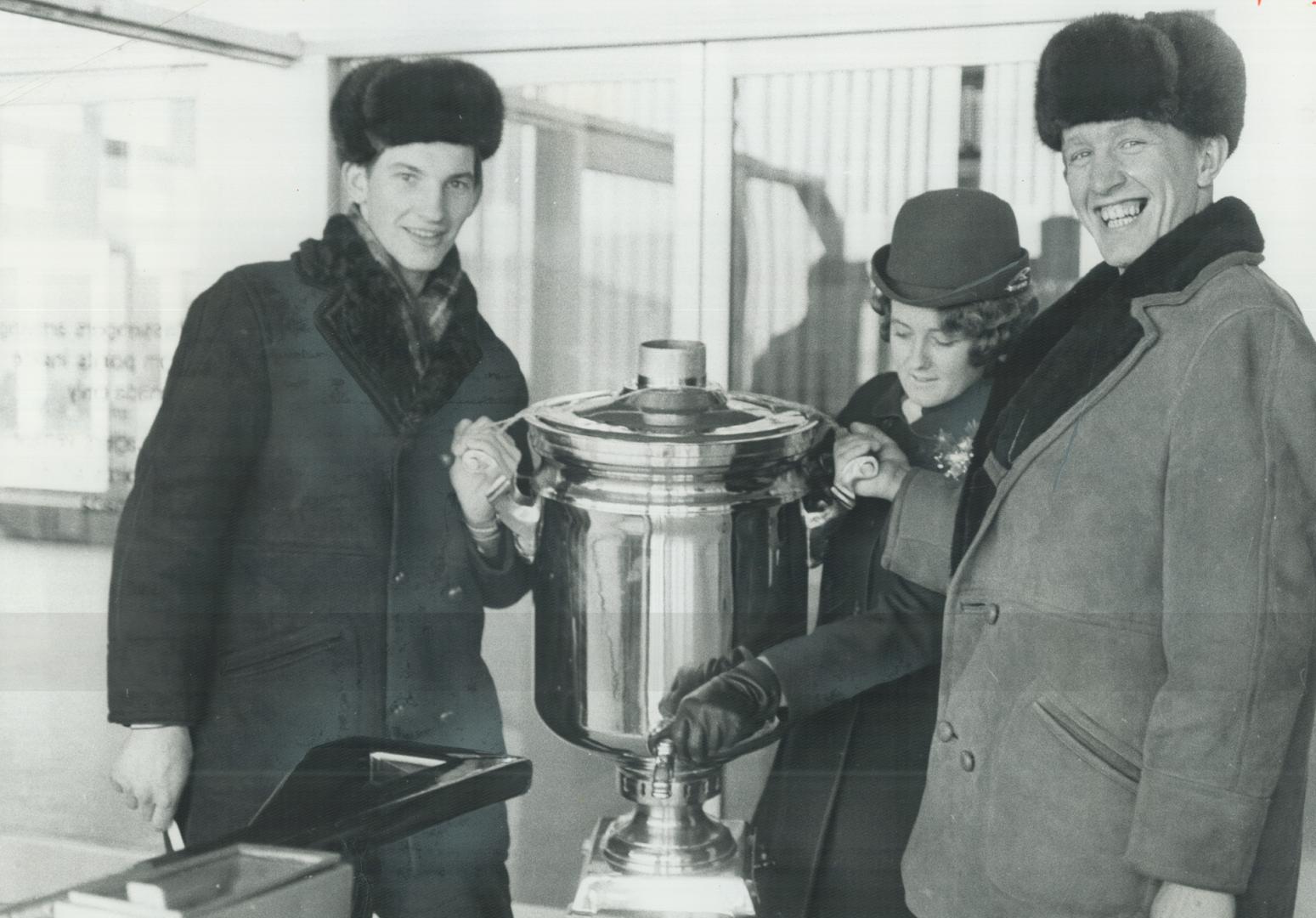 Samovar custodians Vladislav Trefjak (left) and Vladivik Shapovalov, both goaltenders with Russian hockey team now on Canadian tour, let Air Canada ho(...)