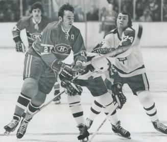 Players who worked together last month to take Team Canada to victory over the Soviet national team four games to three are opponents again. Canadien (...)