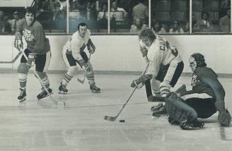 Fergy's favorites, Ron Ellis (left) and Bobby Clarke sweep in on goal during practice for tonight's opening game against Russia. Assistant coach John (...)