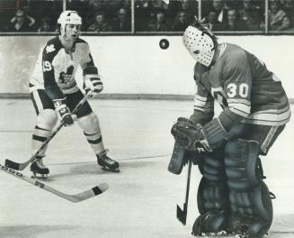 Maple Leafs', Paul Henderson seems surprised at bouncing puck as Atlanta Flames' goalie Dan Bouchard loses sight of it in last night's National Hockey(...)