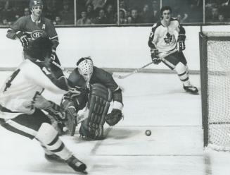 This time it was captain Dave Keon's turn as he scored fourth goal in three games with jacques Laperriere an onlooker