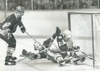 Borje Salming looks into net, but puck isn't there