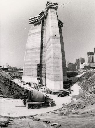 Canada - Ontario - Toronto - Buildings - CN Tower - Construction 1973