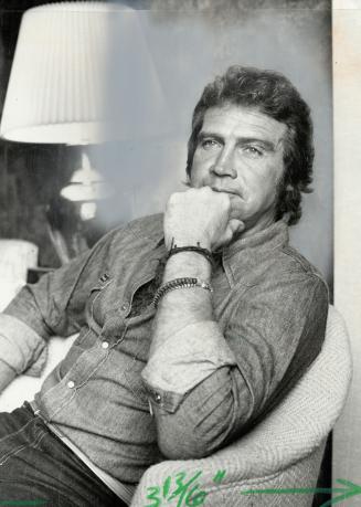Doesn't talk much: Lee Majors was chatty enought for a guy who says he doesn't like to do interviews, when he talked about his career with Star writer Sid Adilman yesterday