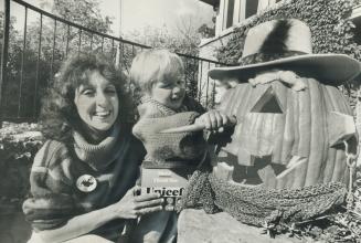 All smiles for UNICEF. Andrea Martin is a real cutup on SCTV and it looks like it runs in the family. Her 2-year-old son, Jack, is helping Mom get a h(...)