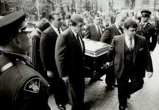 Coffin carried to cathedral