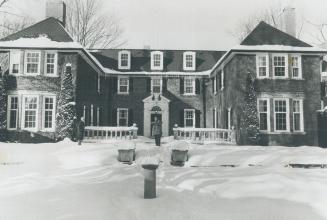 Stately Batterwood, which belonged to the late Vincent Massey, will be turned into a cultural centre by its present owner, Bob Marten. Marten, who bou(...)