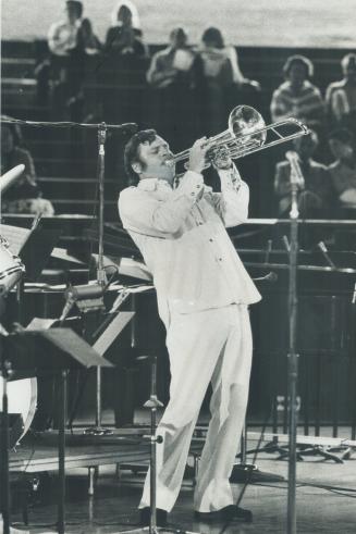 The big bands are still swinging at Ontario Place, and Saturday night it was Rob McConnell and his Boss Brass who were splitting the air with a variet(...)