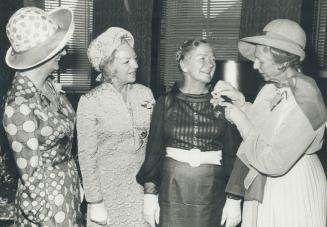 Mrs. Egmont Frankel, right, a founder of the Canadian Cancer Society, pins a corsage on Ontario's new Lieutenant-Governor Pauline McGibbon at her firs(...)