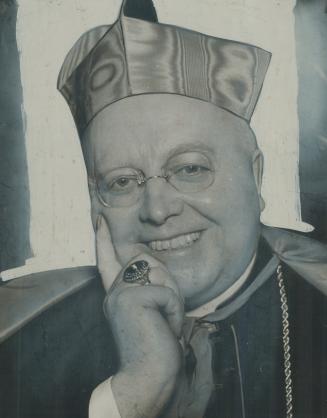 The Cardinal's Ring was the goal of the lips of many who greeted him en route to Toronto and met him at the various points during his reception. Toron(...)
