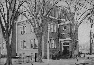 Palmerston Avenue Public School, Palmerston Avenue, west side, between Barton & Follis Aves