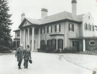 More than $100,000 a year is donated by Oshawa for the upkeep of gardens and grounds at Parkwood, the former home of Robert Samuel McLaughlin, founder(...)