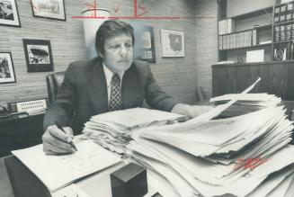 A mountain of mail has descended on Ontario Attorney-General Roy McMurtry in reaction to his outspoken statements on a variety of issues. He stirred c(...)