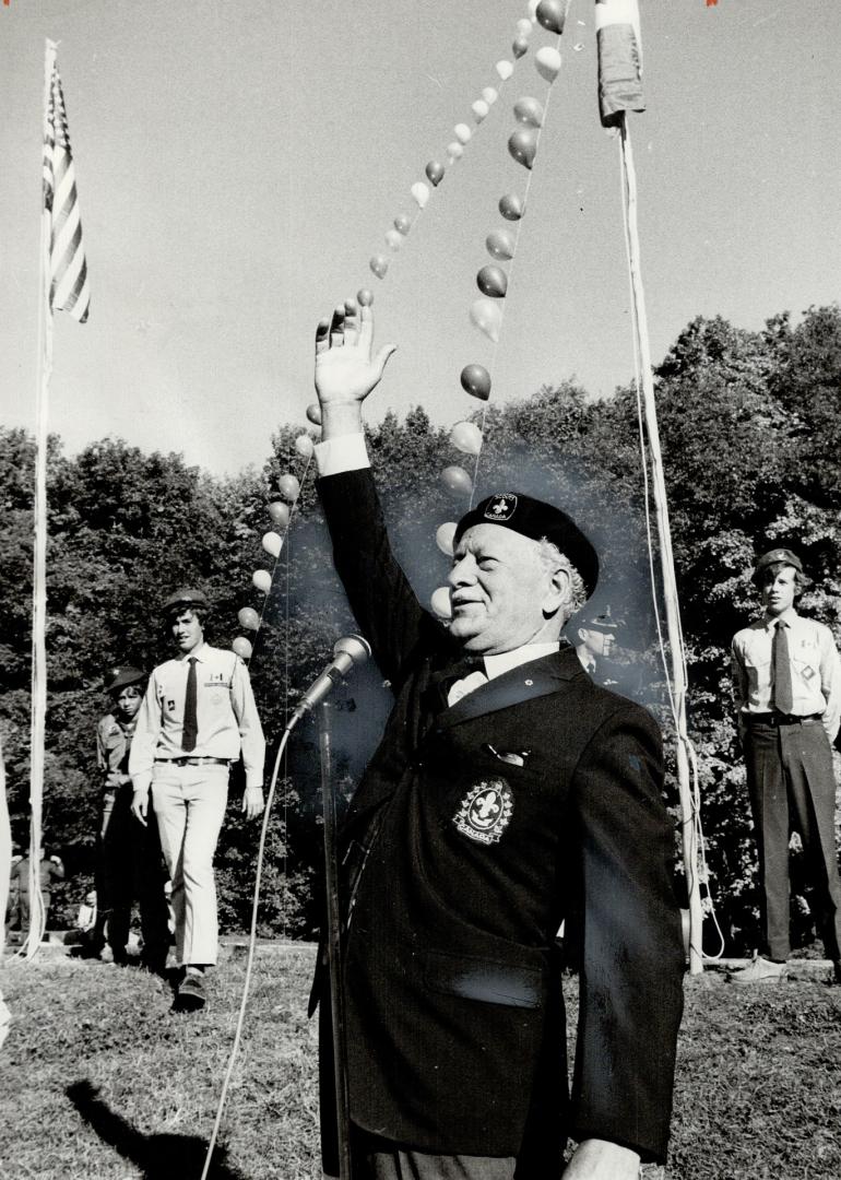 The chief scout is bowing out. Governor-General Roland Michener, the Chief Scout for Canada, addresses 1,700 Boy Scouts from Pennsylvania and Ontario (...)