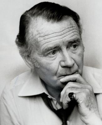John Mills was in Toronto yesterday as part of publicity tour for his latest film, Ryan's Daughter, which opens here on Christmas Day. The English act(...)
