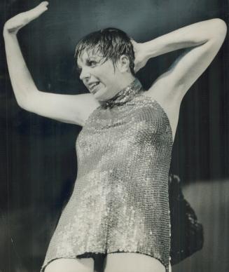 Miss show business of 1974, singer-actress Liza Minnelli last night gave an electric performance before 15,500 fans in the Grandstand at the CNE. Her (...)