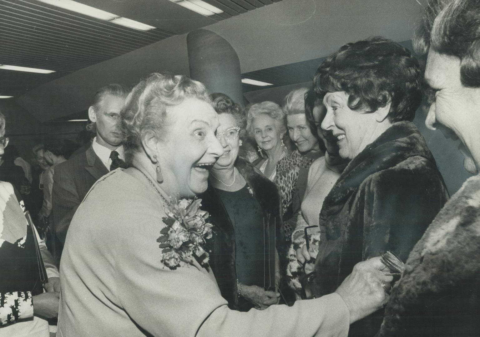 Grande Dame of Canadian theatre, Mrs. Dora Mavor Moore (left) chats with Mrs. Frank V.C. Hewett at St. Lawrence Centre Town Hall last night where test(...)