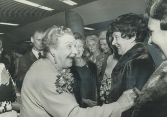 Grande Dame of Canadian theatre, Mrs. Dora Mavor Moore (left) chats with Mrs. Frank V.C. Hewett at St. Lawrence Centre Town Hall last night where test(...)