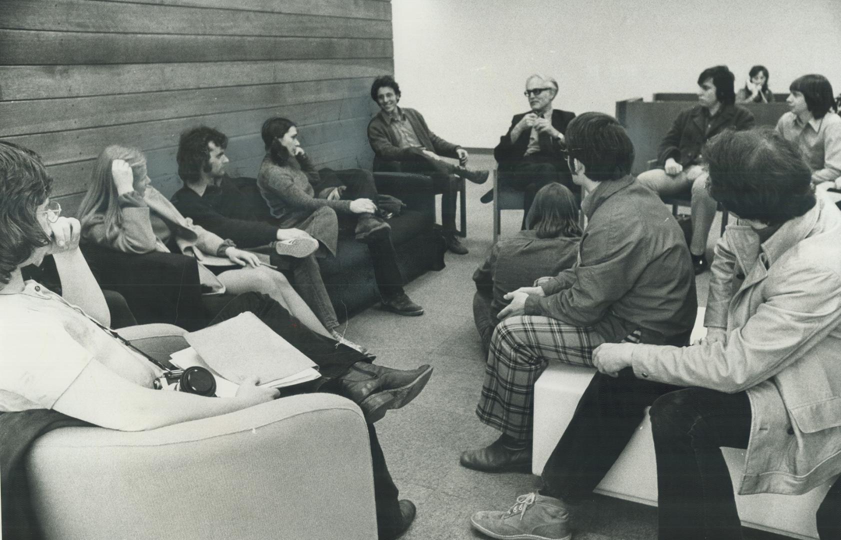 Ryerson President Donald Mordell talks with students in a reception lobby outside his office, one of his weekly open door sessions with students. He h(...)