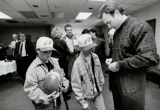 Baseball's signing season. New Blue Jay Paul Molitor signs autographs for John Riches, right, and his brother Scott in St. Catharines yesterday as the(...)