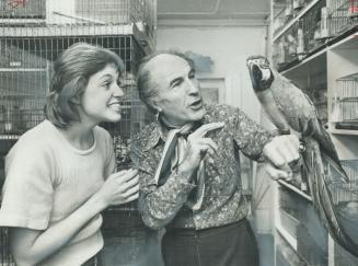 When your're an actor you have to work with some strange co-stars at times, and for Barry Morse, talking to a bird in the tiny quarters of a College S(...)