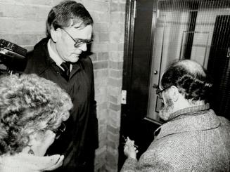Morgentaler reopens clinic, Dr. Henry Morgentaler (right) fumbles with his keys as he prepares to reopen his abortion clinic on Harbord St., where 15 (...)