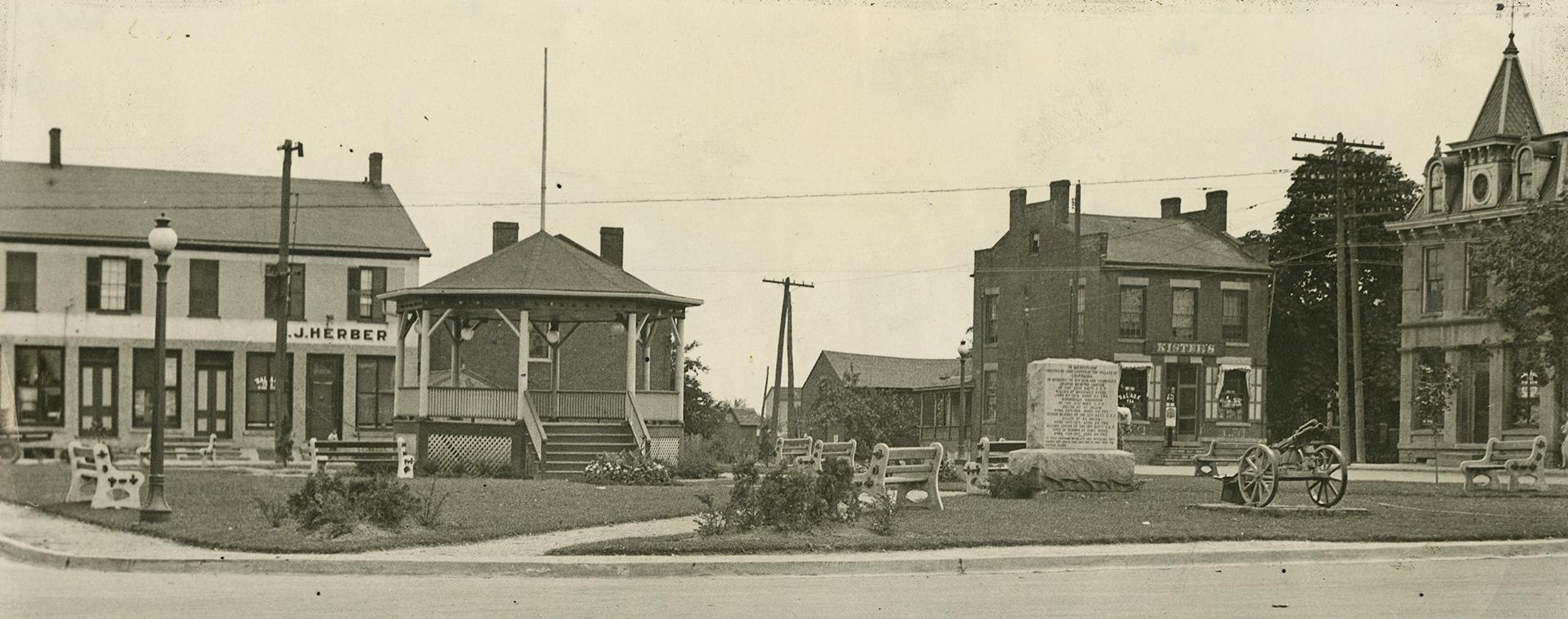 Chippawa, Ontario, showing war memorial in public square