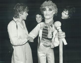 Bon voyage, Singer Anne Murray yesterday was invited to help see Toronto's Famous People Players puppet troupe off on a tour of the People's Republic (...)