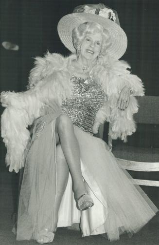 Great legs, Violet Murray, at 75, doesn't hesitate to pick up a song or show off her legs
