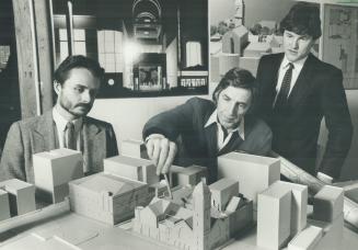 Award winner, Virginia-born, Toronto architect Barton Myers (centre, flanked by associates Donald Clinton, left, and Thomas Payne) looks at a model of(...)