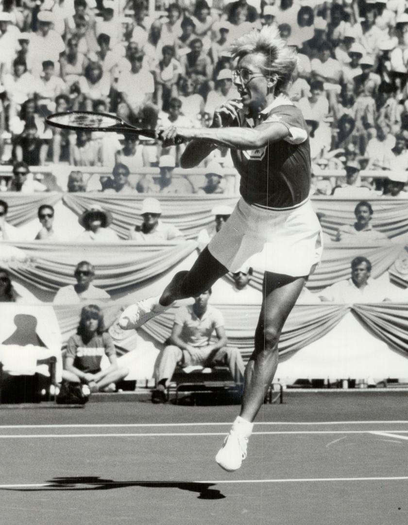 Vintage Martina, Spectators who had hoped to see Martina Navratillova in the singles final got their money's worth when she took centre court with par(...)