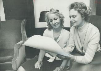 World war II days were recalled when Belza Turner Greene, of Oakville, left, met Dame Anna Neagle, right, who is in Toronto appearing in The Dame of S(...)