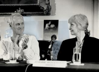Charismatic couple, Paul Newman and Joanne Woodward smile at each other as they field questions at a press conference in the Sutton Place ballroom yes(...)