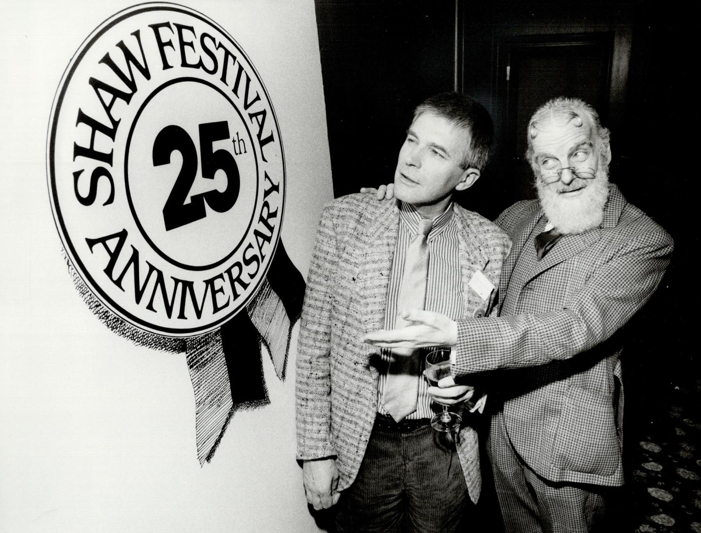 GBS approves, Christopher Newton (left), the Shaw Festival's artistic director, gets a nod of approval from old George Bernard Shaw himself (actor Her(...)
