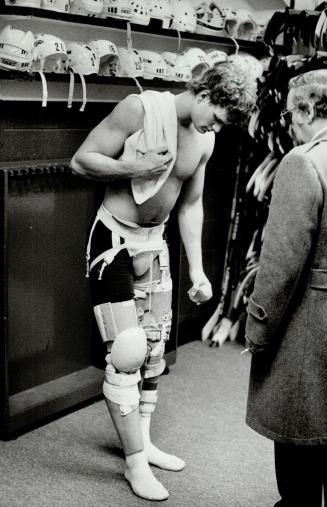 The bionic Maple Leaf. Leaf defenceman Gary Nylund tests a new brace made especially for his injured knee. The new braceis on his right leg, while the(...)