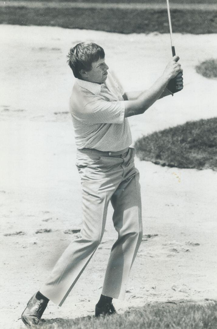 Good try, but, Peter Oosterhuis, left, and Tom Kite took brief runs at Lee Trevino in the final round of the Canadian Open yesterday, but both fell ba(...)