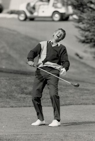 Tips bear-ly make a difference, Bobby Orr gets some friendly advice, top, from the Golden Bear, Jack Nicklaus, yesterday. But when Orr puts tips into (...)