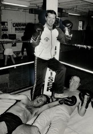 A knock-out, Shawn O'Sullivan enlists the help of Alderman Ron Summers, left, and Controller Bob Yuill to make the North York mayor's blood donor clinic next week a knock-out event