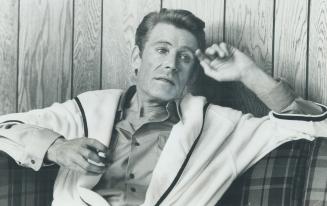 In Toronto filming Coup D'Etat, Peter O'Toole relaxes in makeup before returning to rehearsal