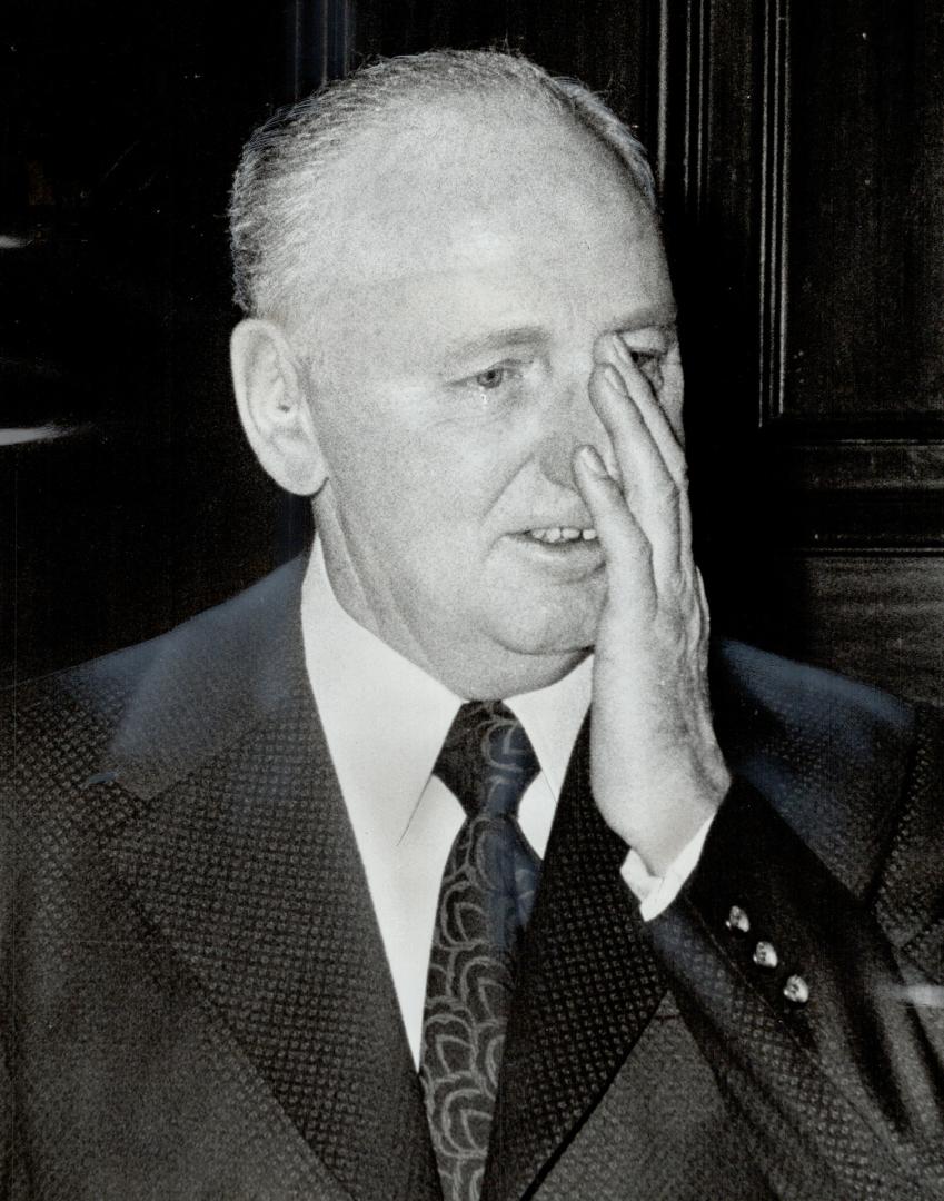 Adolphus Payne, often called Canada's greatest detective, wipes away a tear last night at a dinner honoring him when, as a surprise, his son Douglas w(...)